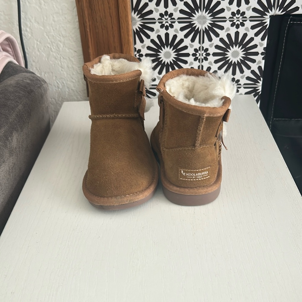 Koolaburra by UGG toddler size 5 Boots